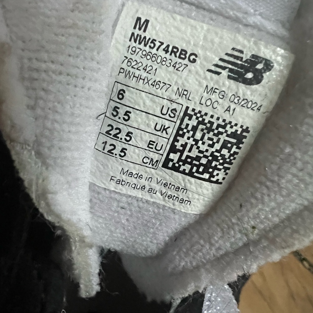 new-b 574 | New Balance Kids Black and White Hook N Loop Sneakers (Toddler 6) - Picture 4 of 8